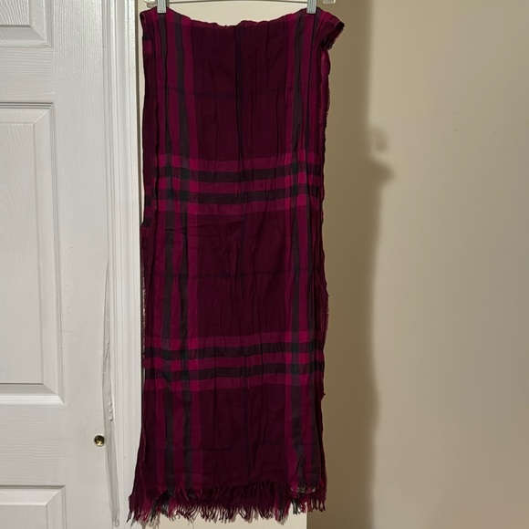 Burberry Scarf - Picture 1 of 10